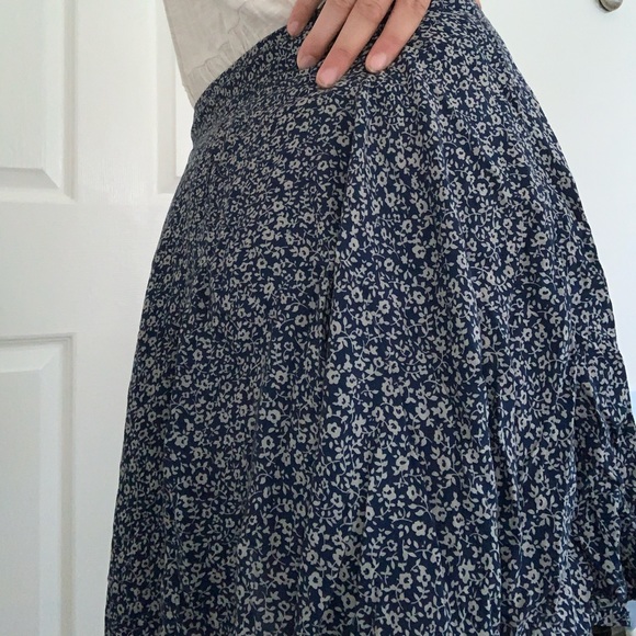 Forever 21 Floral Skirt - Picture 6 of 9